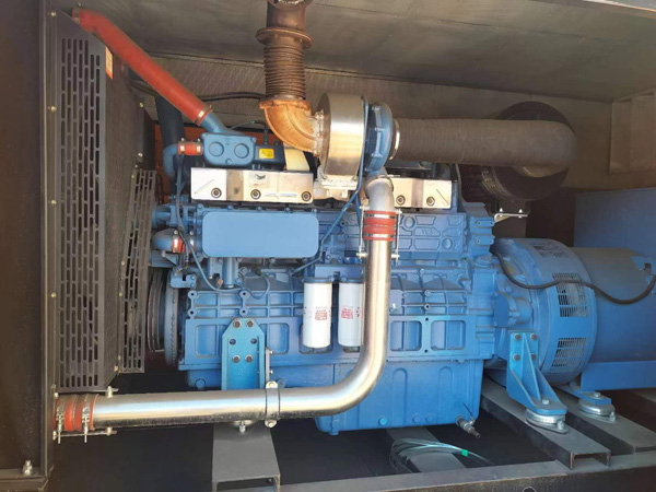 靖江柴油发电机组一般有几种电压输出？