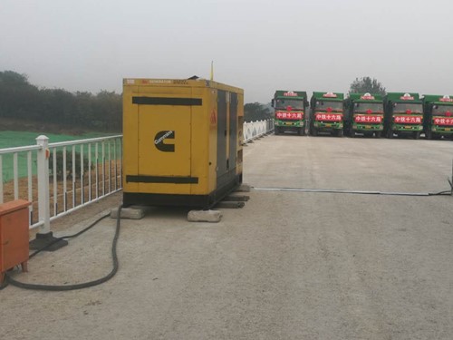 靖江电力系统的稳定性和设备兼容性如何影响发电机组的频率规格？