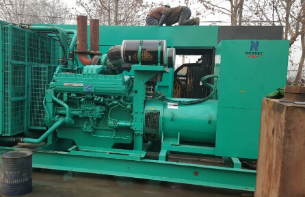 靖江发电机组如何判断水冷式机油散热器内部是否需要清洗？